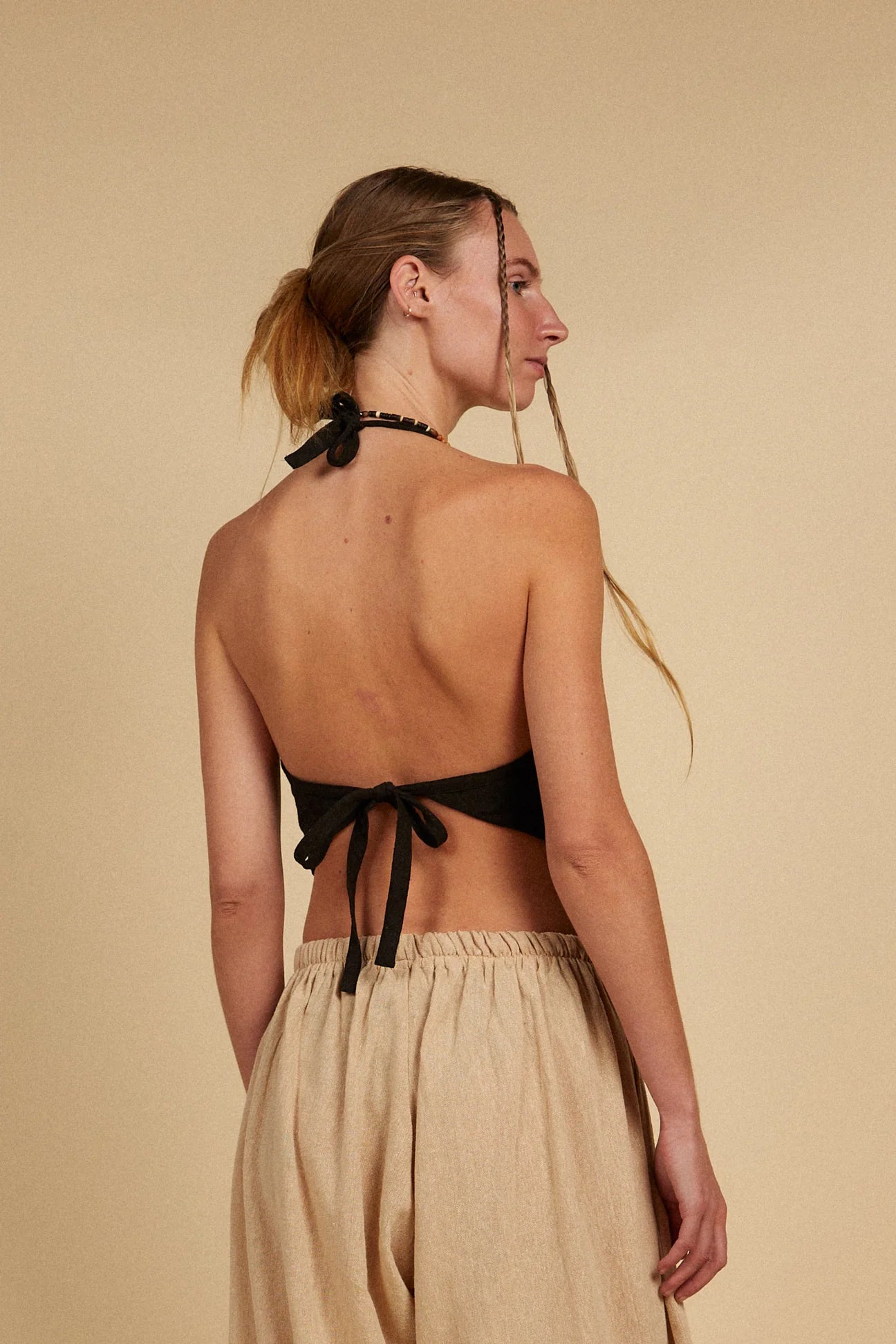 HONEY HALTER TOP - BLACK